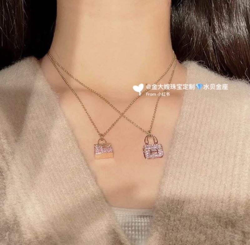 H**me5 necklaces